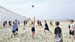 Höhepunkt im Juni war die Teilnahme des TSV-Teams am Strandvolleyball-Mixed-Turnier. Foto: Ralph Keuenhof 