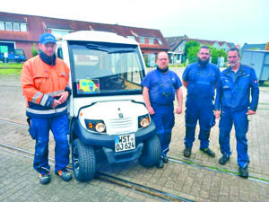 Das Bürgermobil ist beim Team der Bahnwerkstatt in guten Händen. Foto: Frank Düll 
